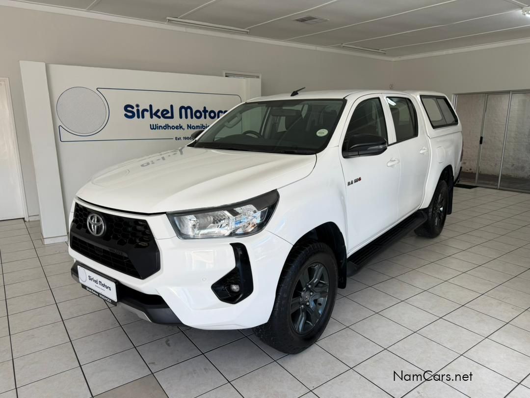2025 Toyota Hilux photo 1