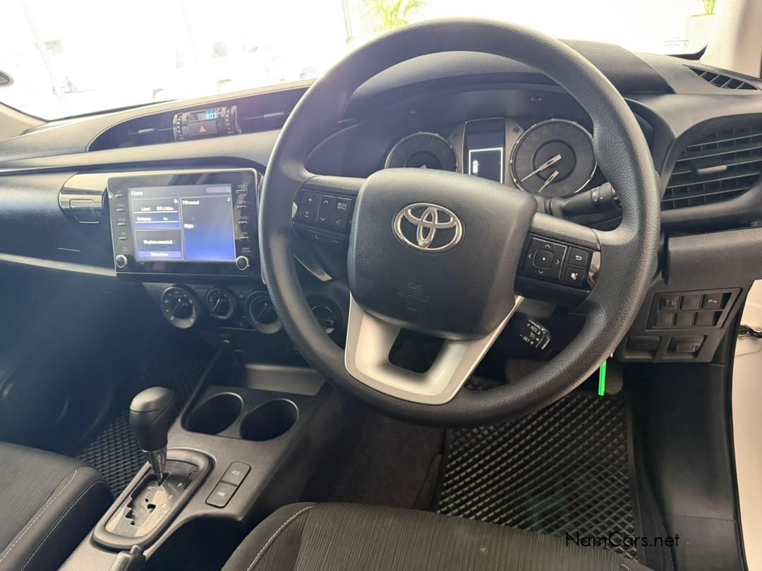2025 Toyota Hilux photo 12