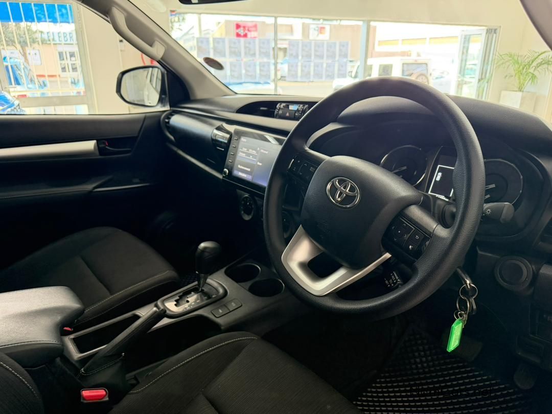 2025 Toyota Hilux photo 15