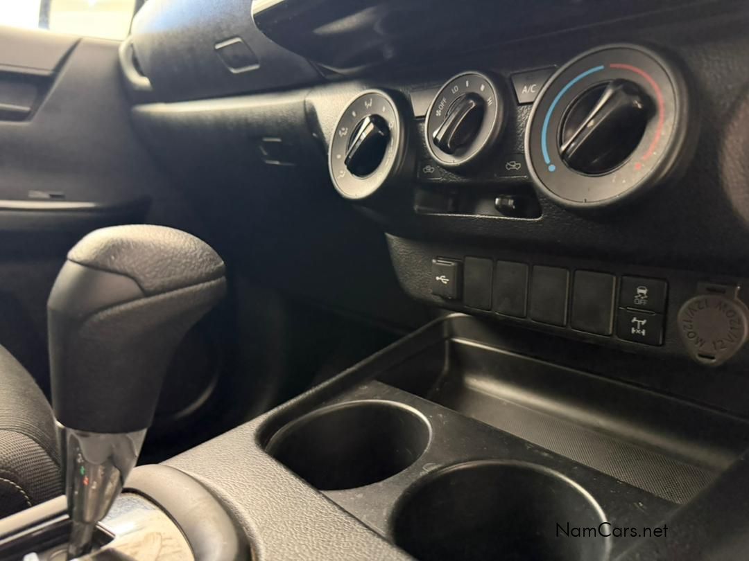 2025 Toyota Hilux photo 16