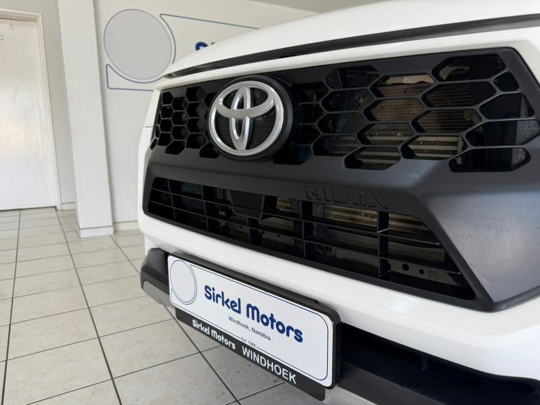 2025 Toyota Hilux photo 3