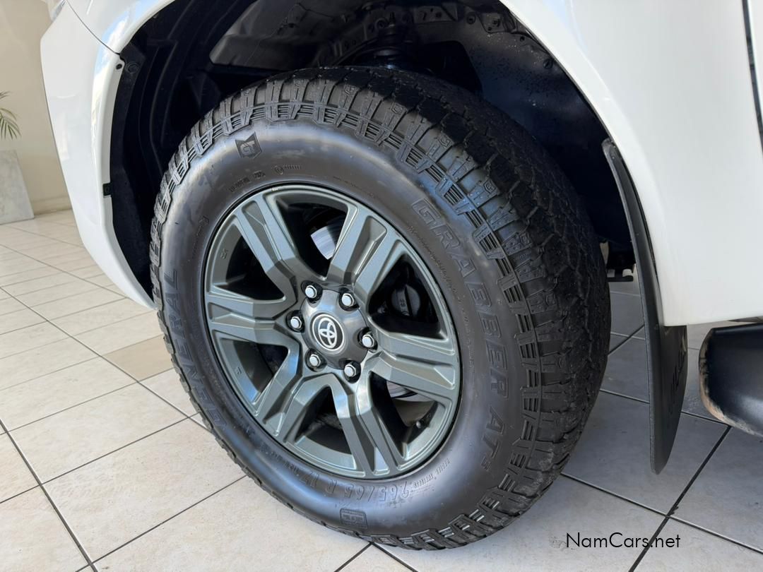 2025 Toyota Hilux photo 5