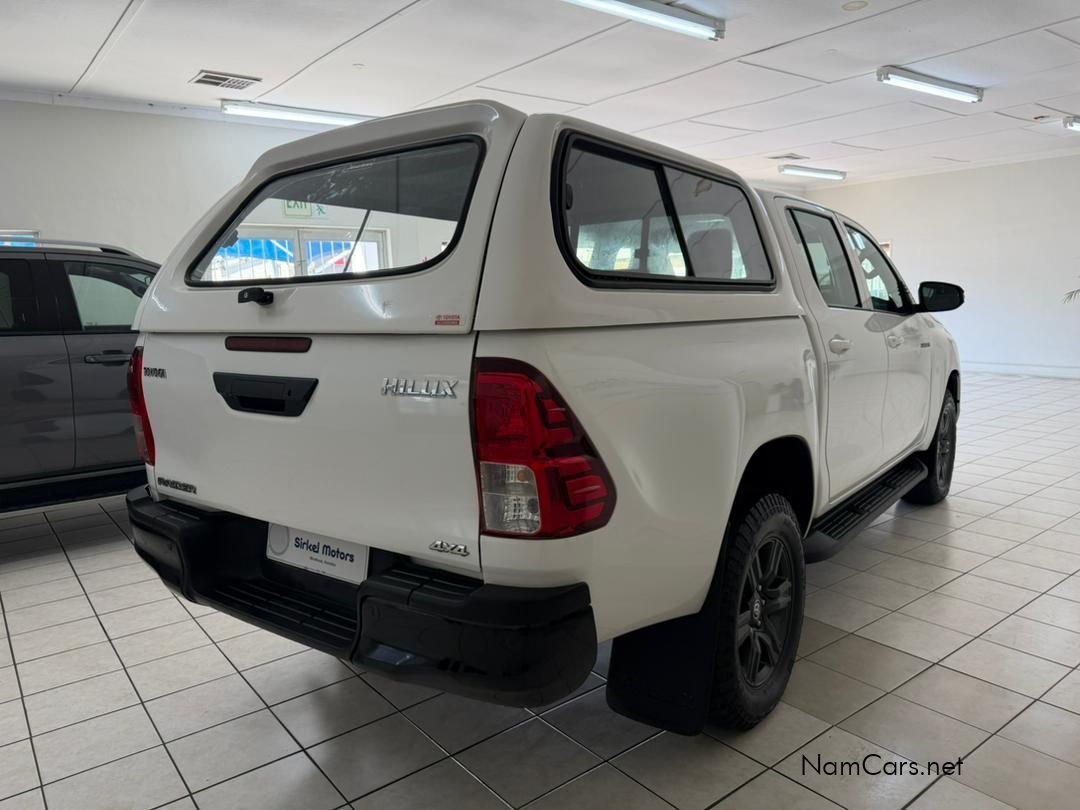 2025 Toyota Hilux photo 9