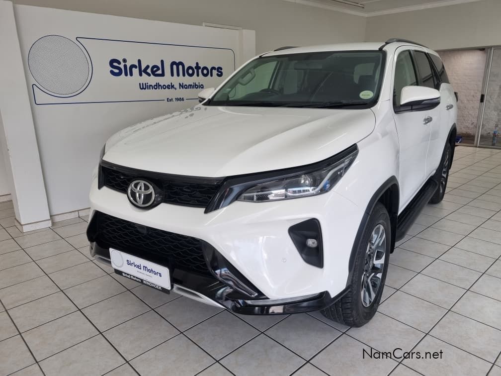 2025 Toyota Fortuner photo 1