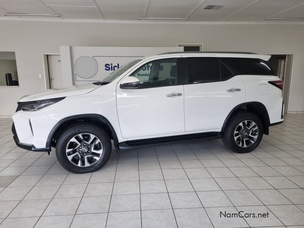 2025 Toyota Fortuner photo 2