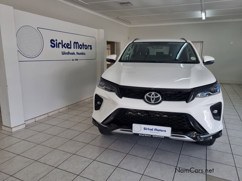 2025 Toyota Fortuner photo 3