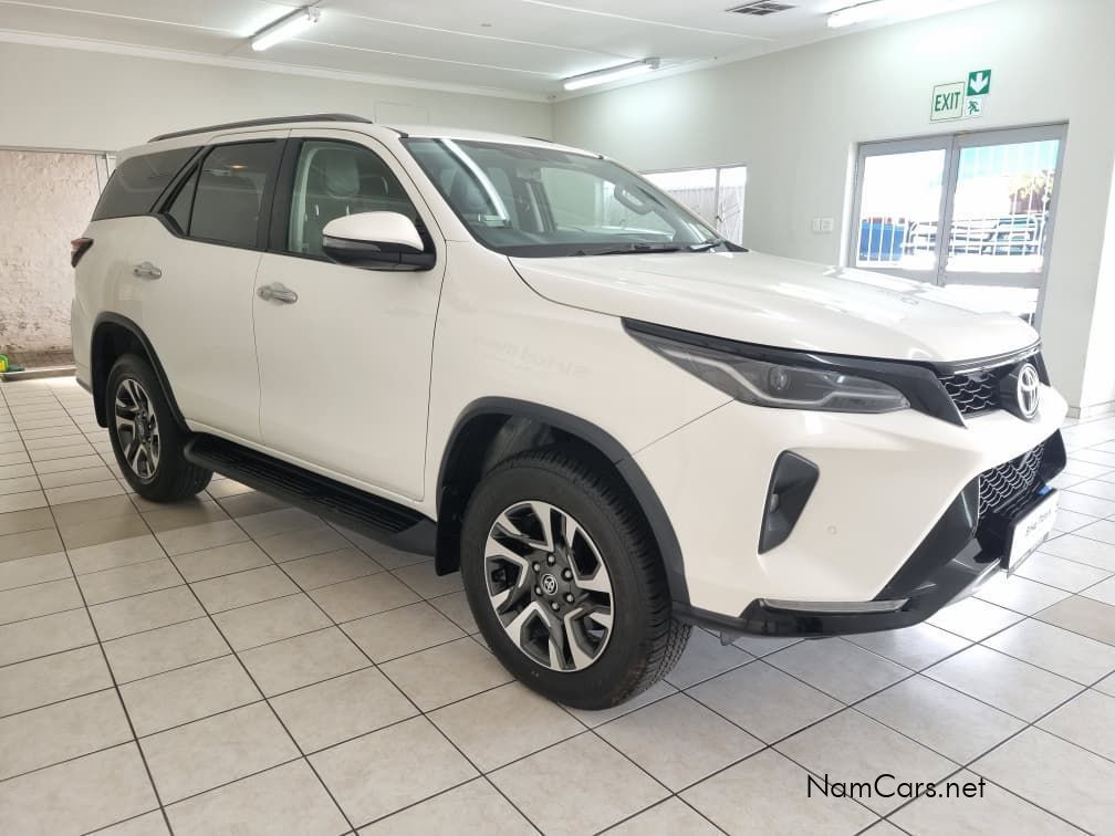 2025 Toyota Fortuner photo 4