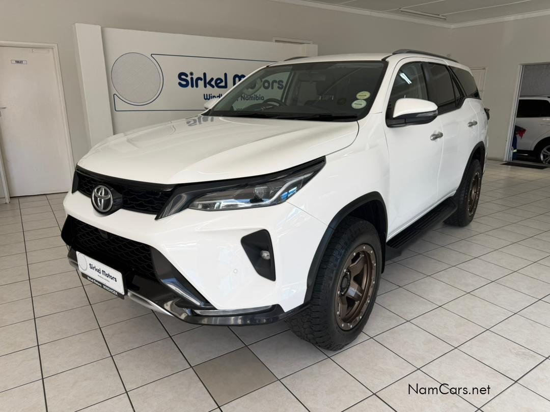 2025 Toyota Fortuner photo 1