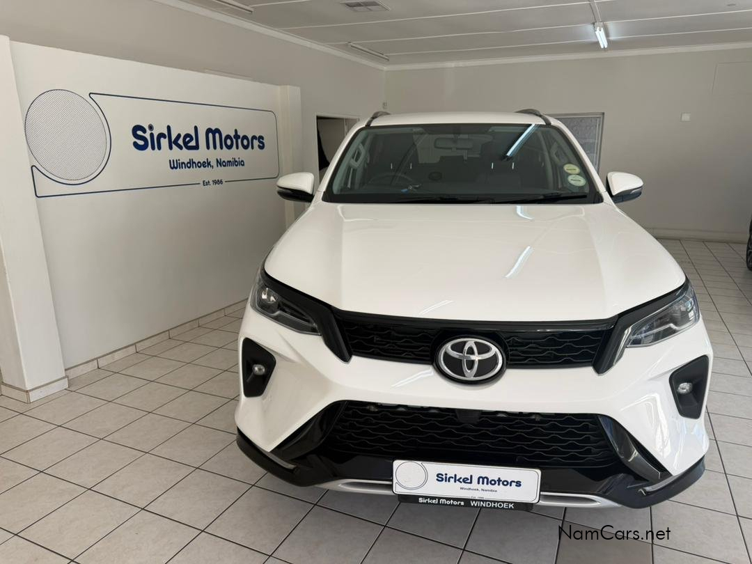 2025 Toyota Fortuner photo 2