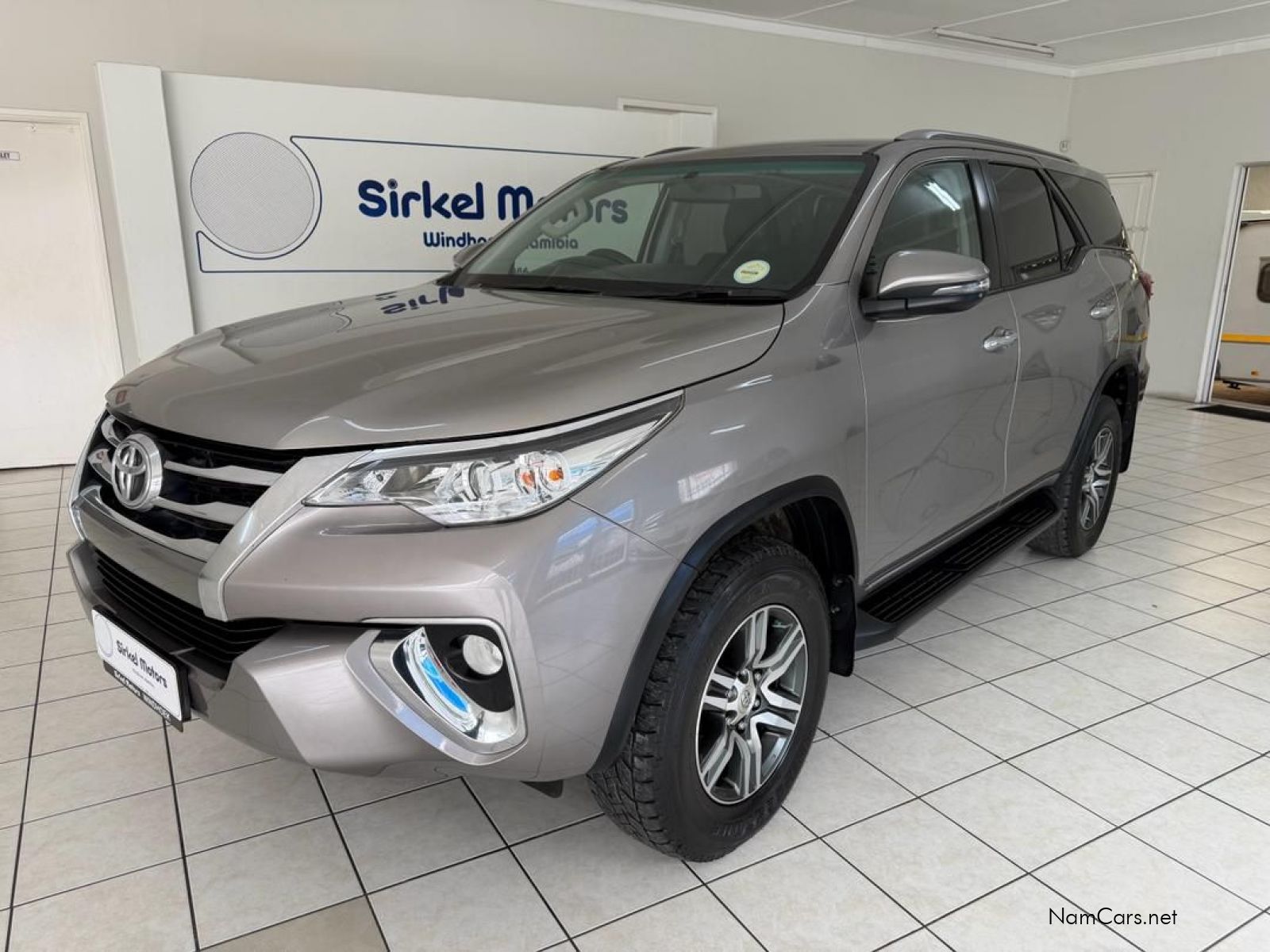 2018 Toyota Fortuner photo 1