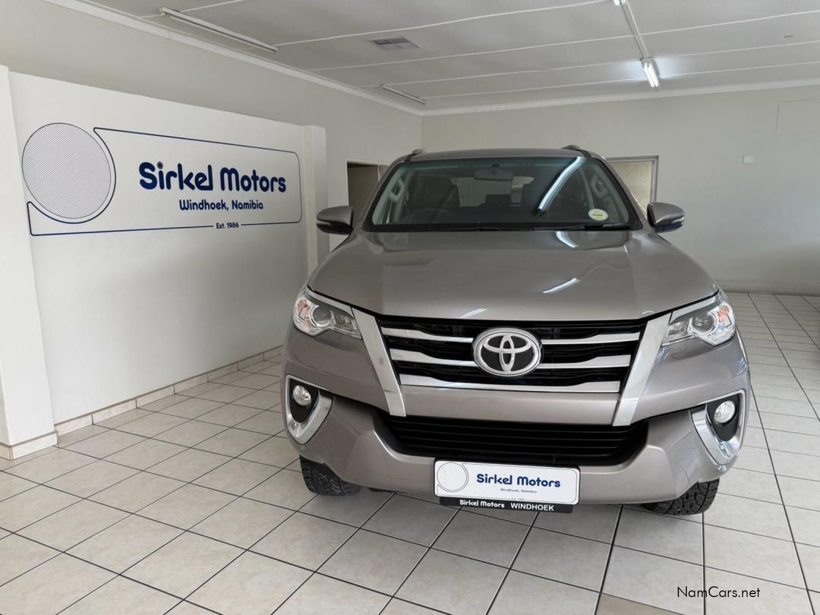 2018 Toyota Fortuner photo 3