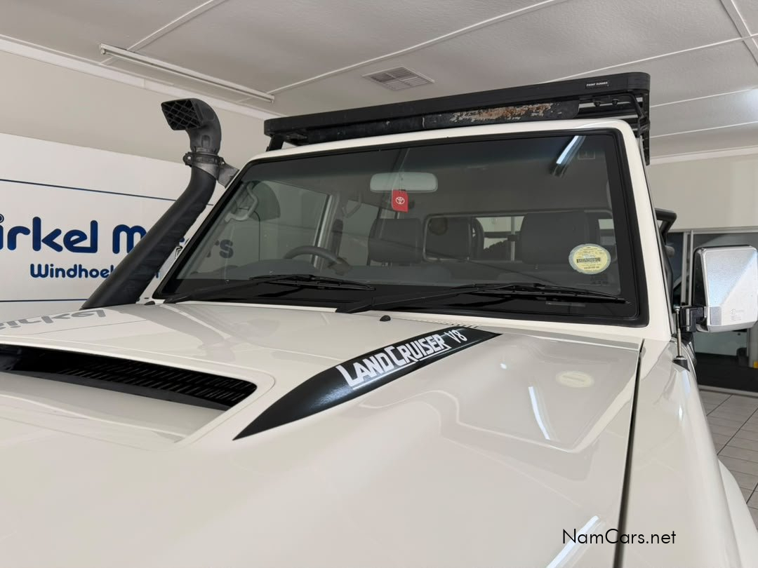 2021 Toyota Land Cruiser photo 9