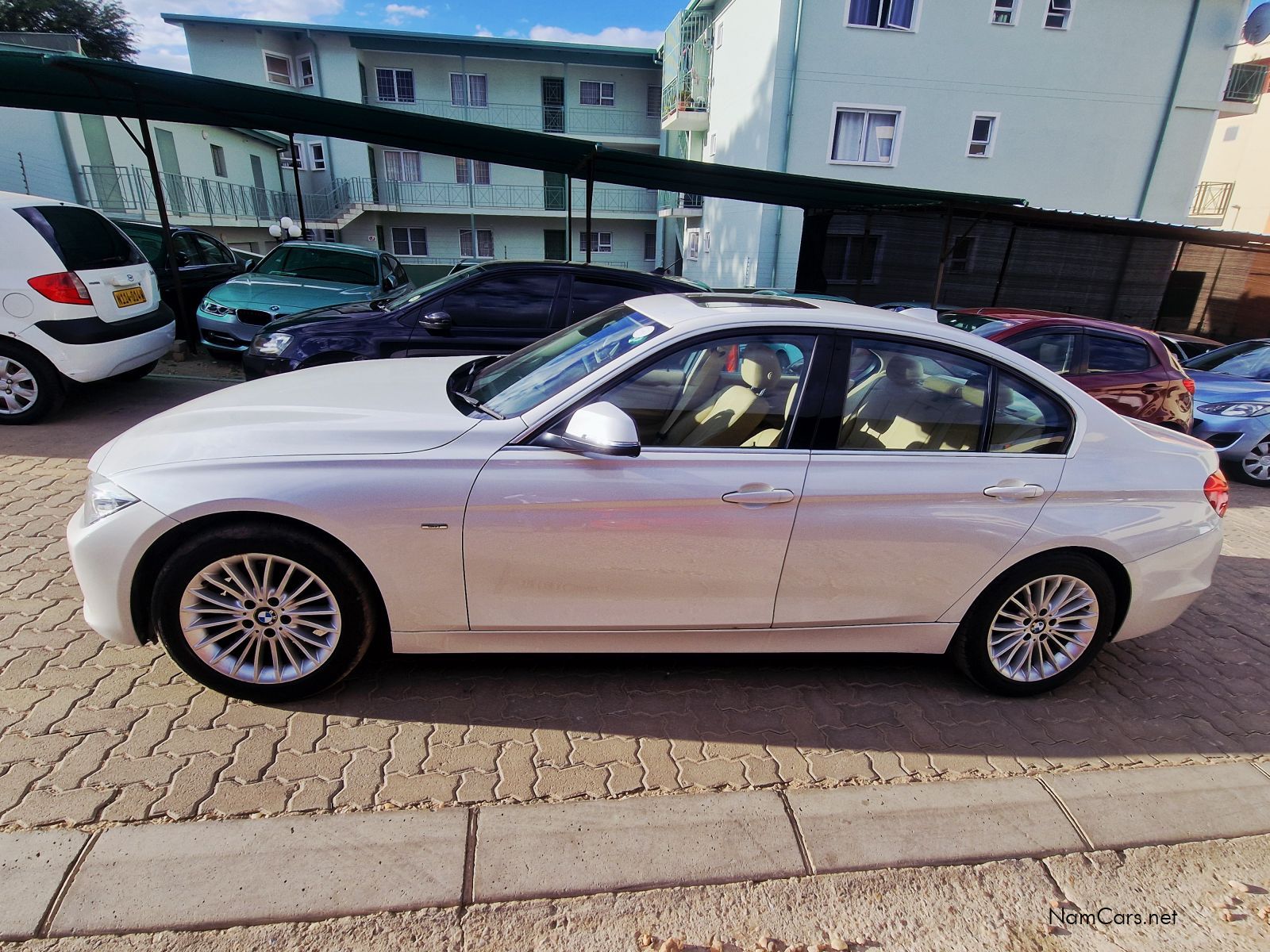 2013 BMW 3 Series photo 2
