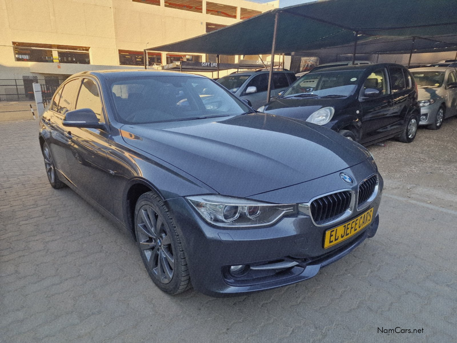 2013 BMW 3 Series photo 2