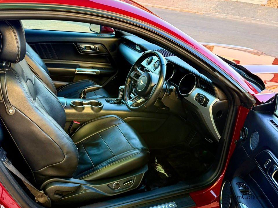 2016 Ford Mustang photo 8