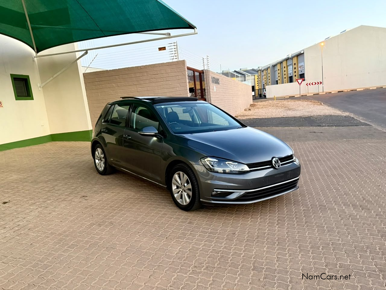 2018 Volkswagen Golf photo 1