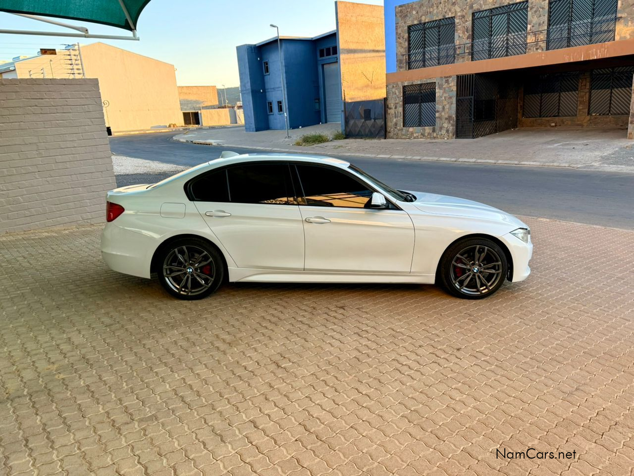 2013 BMW 3 Series photo 2