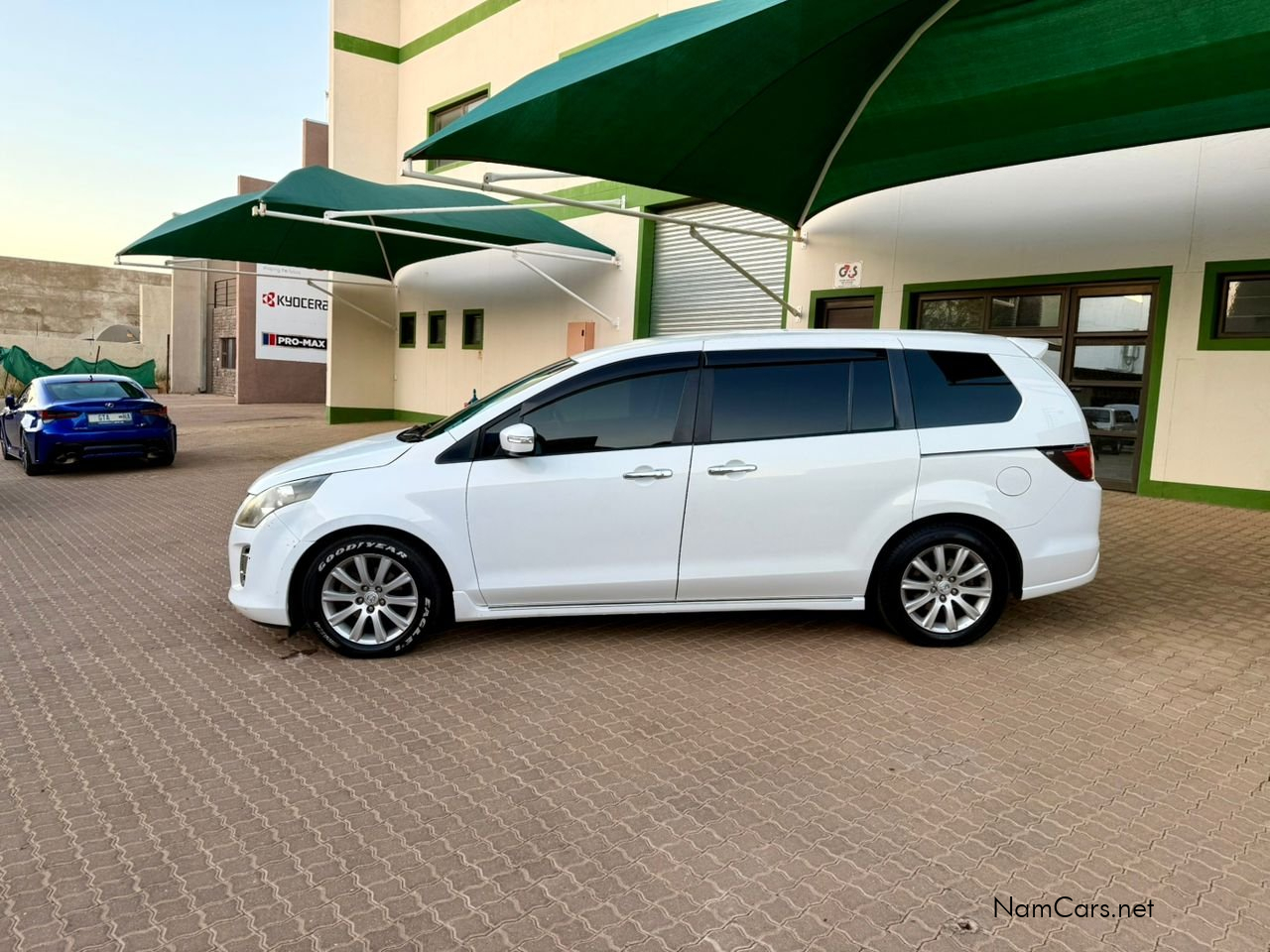 2011 Mazda MPV photo 6