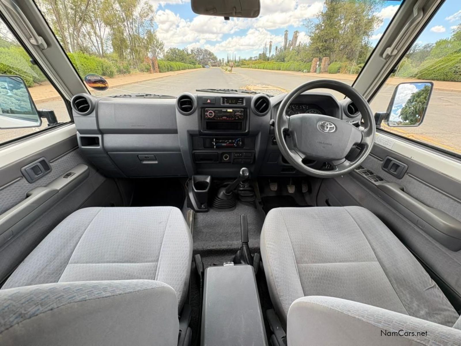 2018 Toyota Land Cruiser photo 10