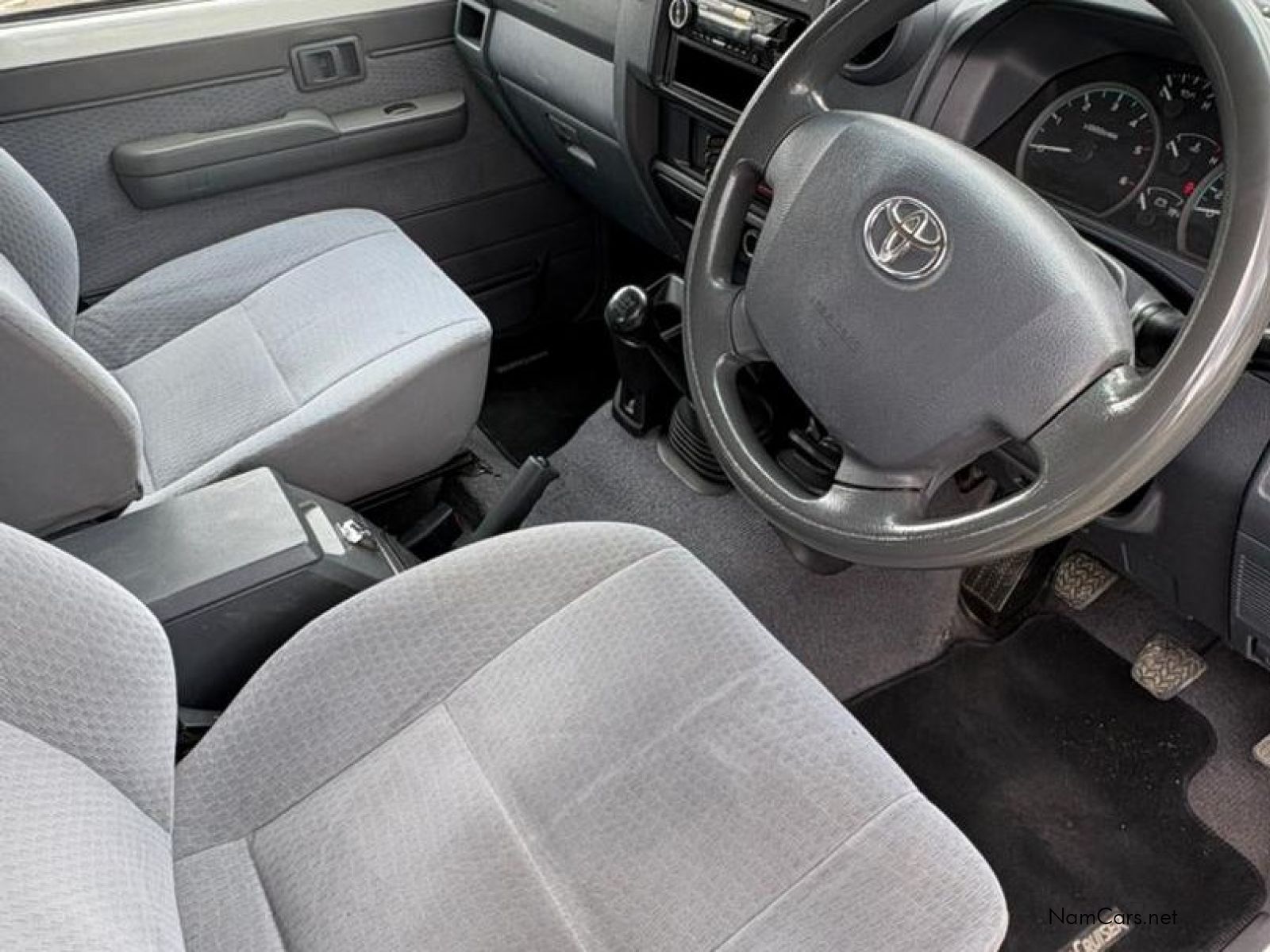 2018 Toyota Land Cruiser photo 12