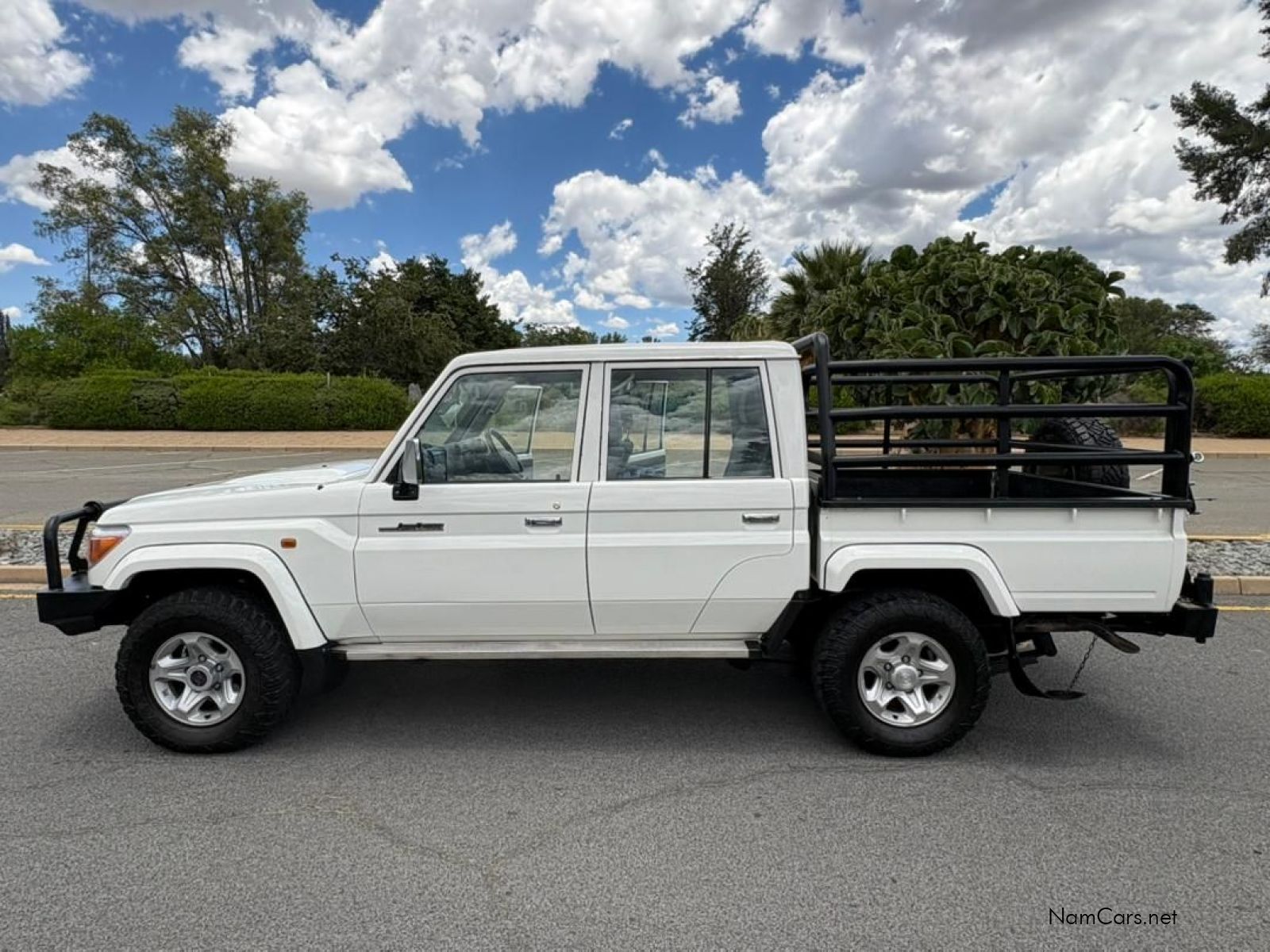 2018 Toyota Land Cruiser photo 6
