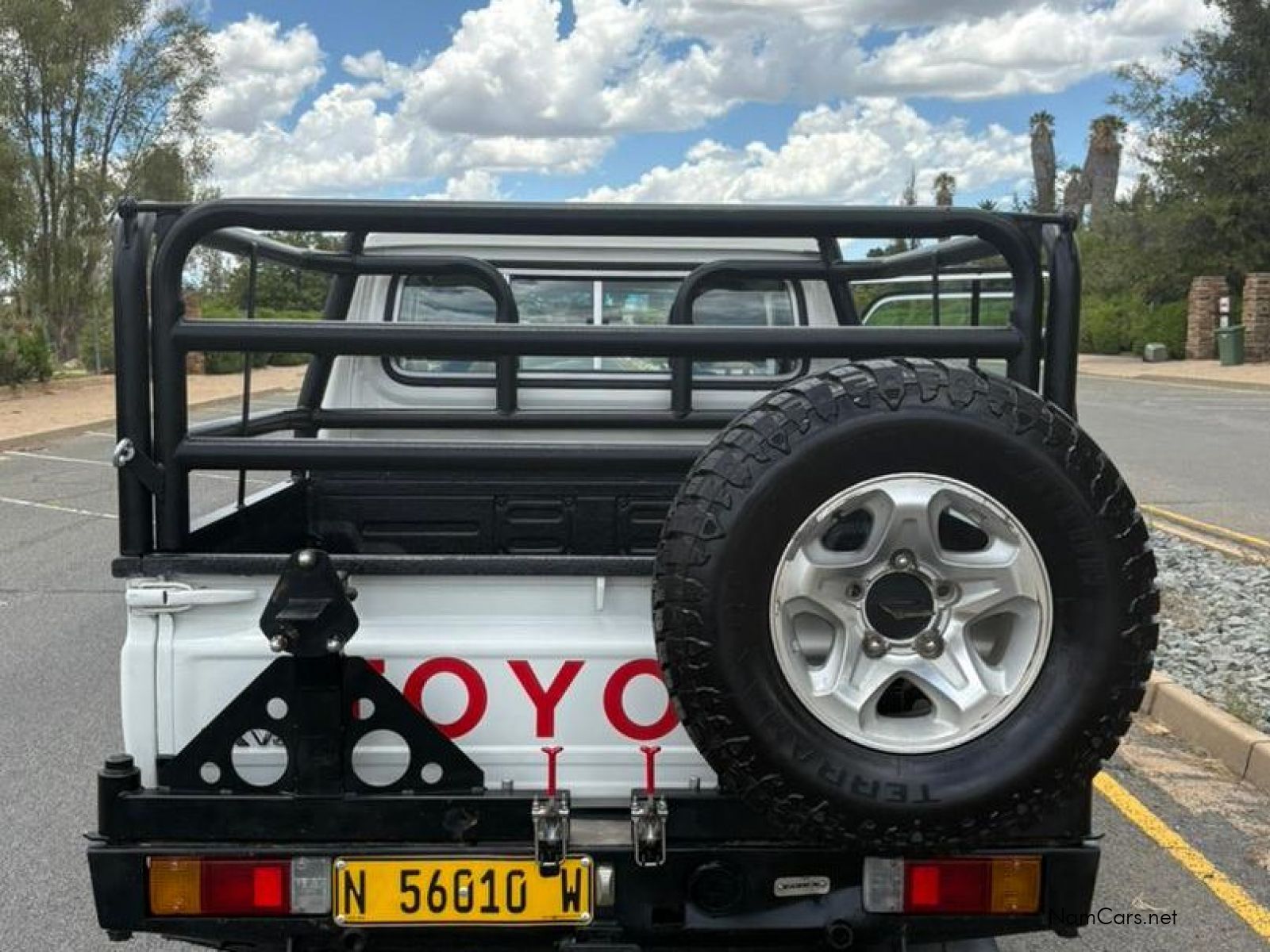 2018 Toyota Land Cruiser photo 7