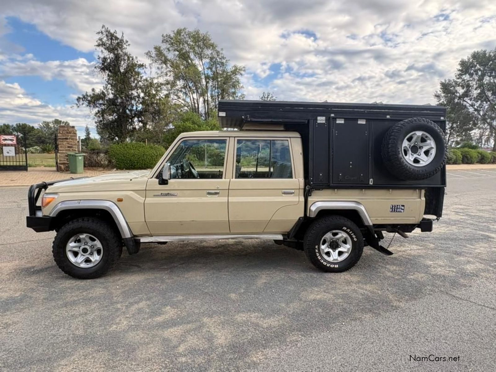 2018 Toyota Land Cruiser photo 1