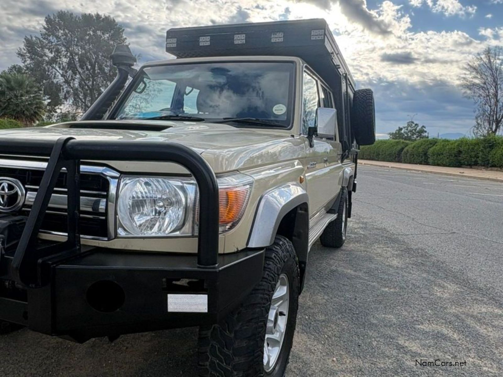 2018 Toyota Land Cruiser photo 13