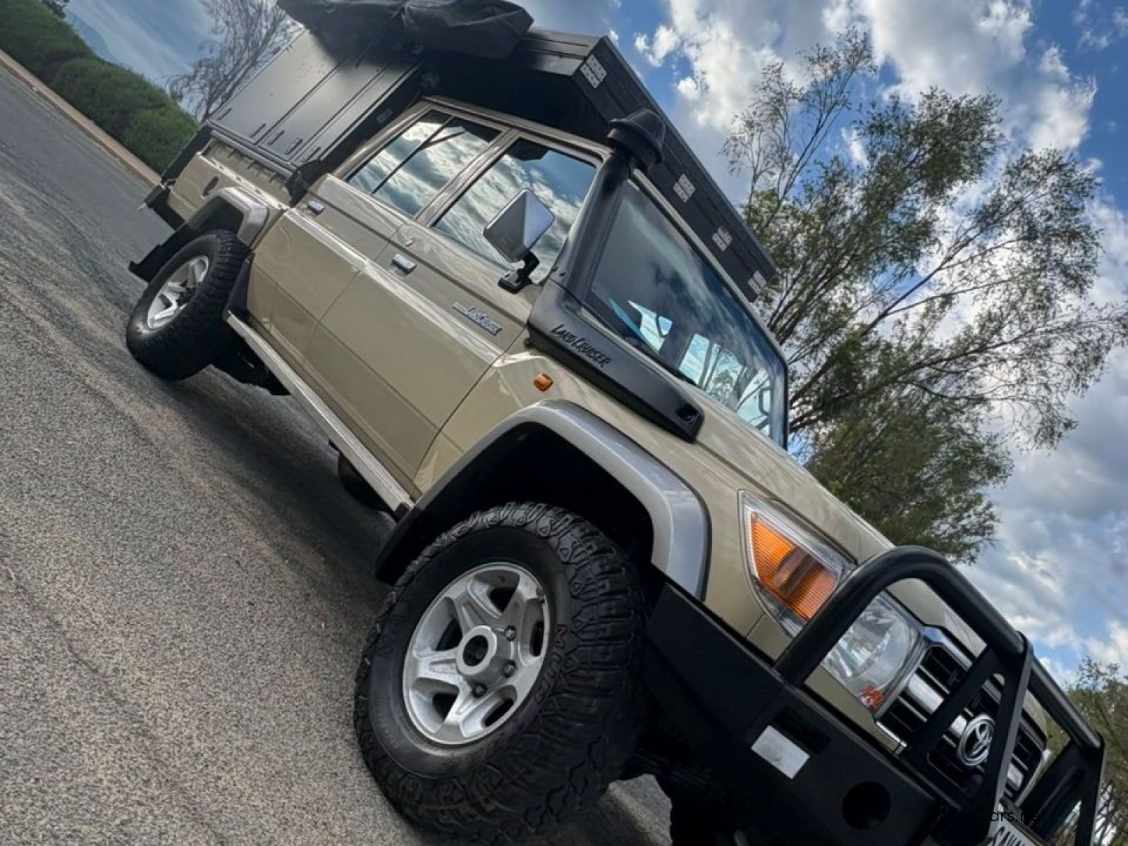 2018 Toyota Land Cruiser photo 14