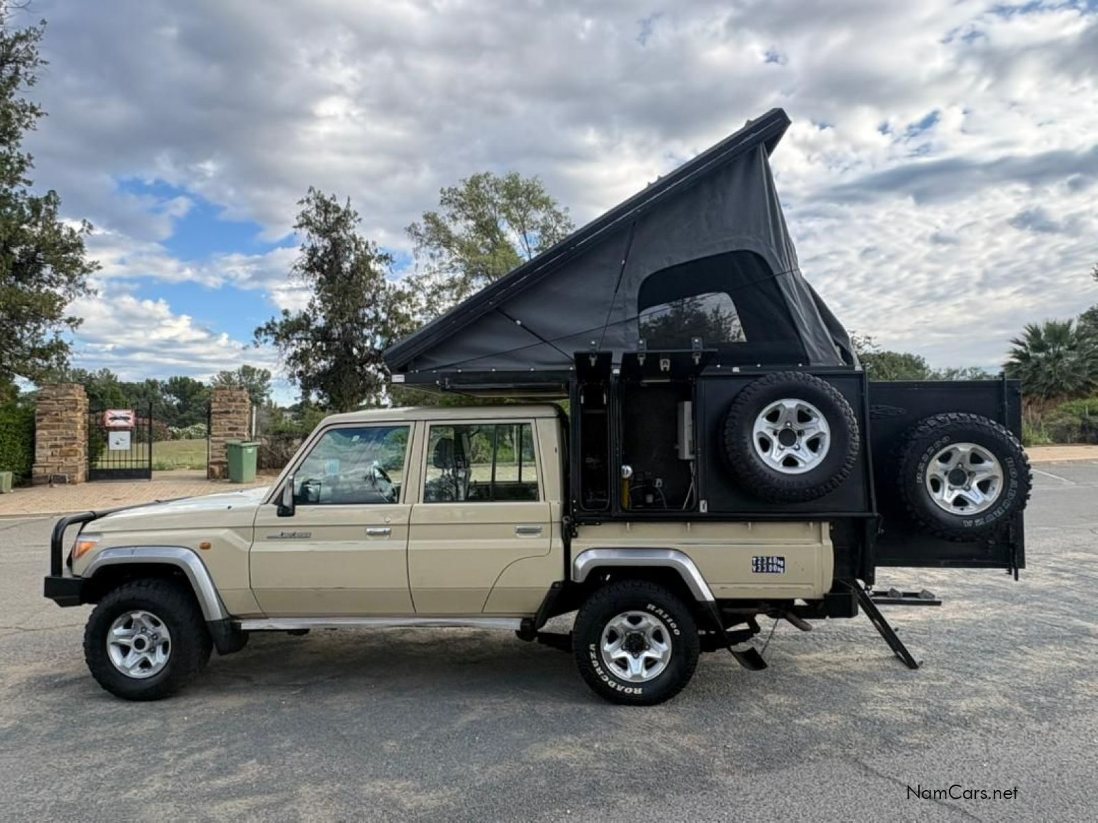 2018 Toyota Land Cruiser photo 4