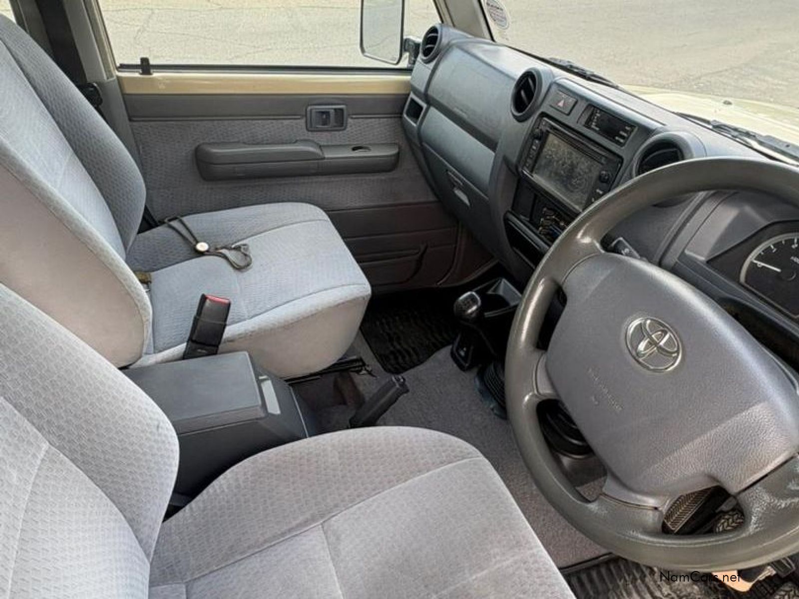 2018 Toyota Land Cruiser photo 9