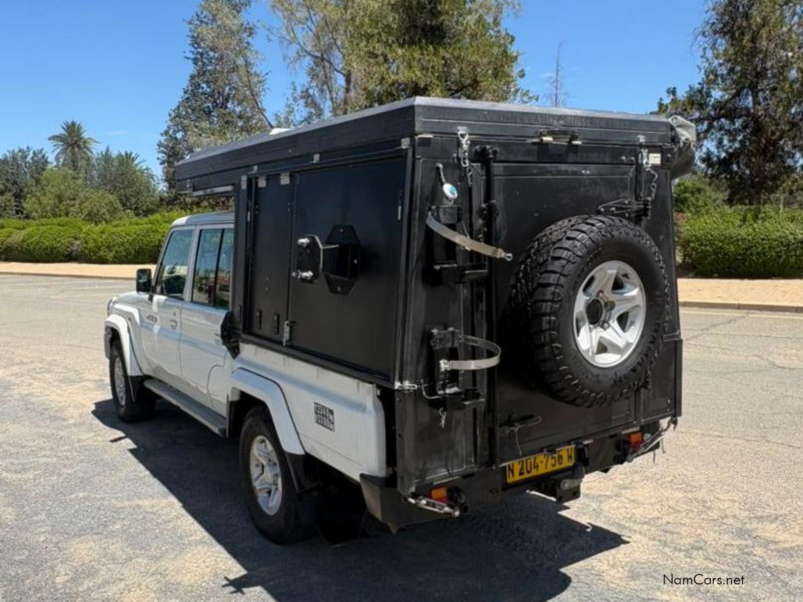 2018 Toyota Land Cruiser photo 11