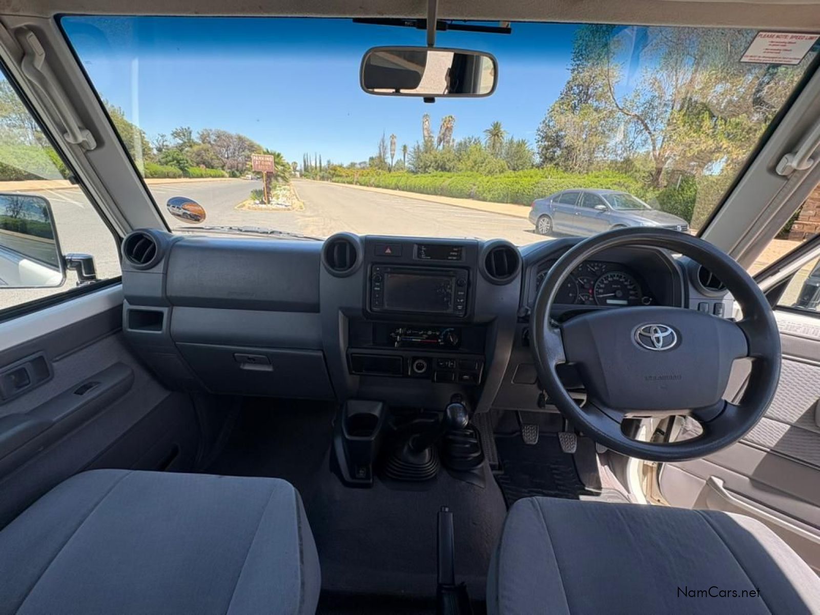 2018 Toyota Land Cruiser photo 17
