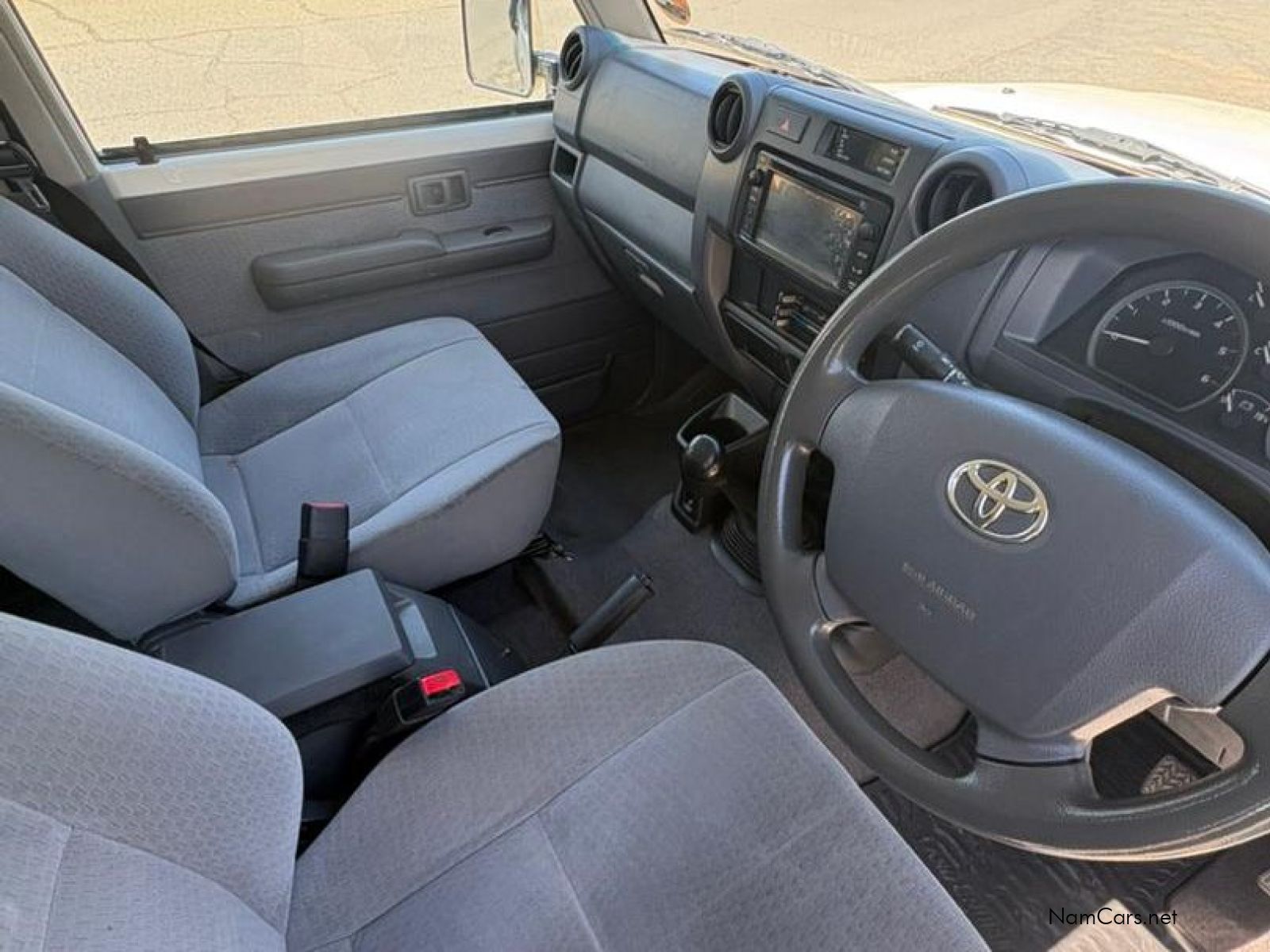 2018 Toyota Land Cruiser photo 18