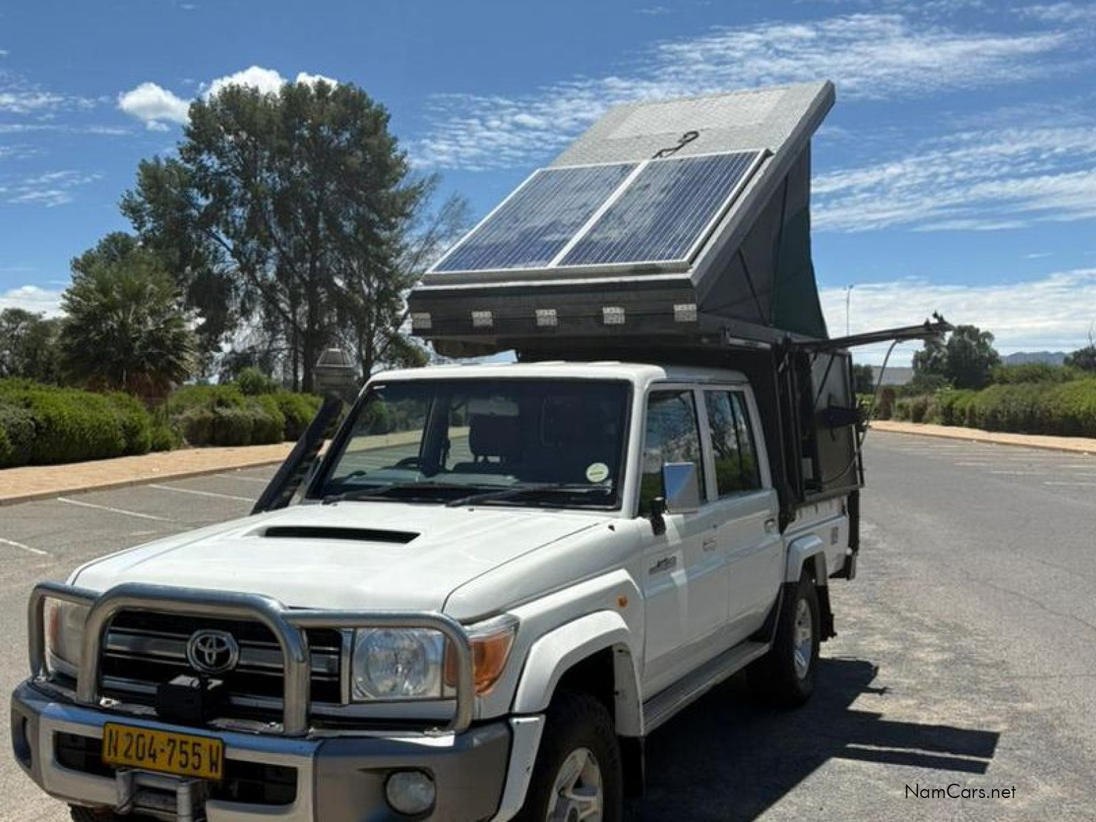 2018 Toyota Land Cruiser photo 3