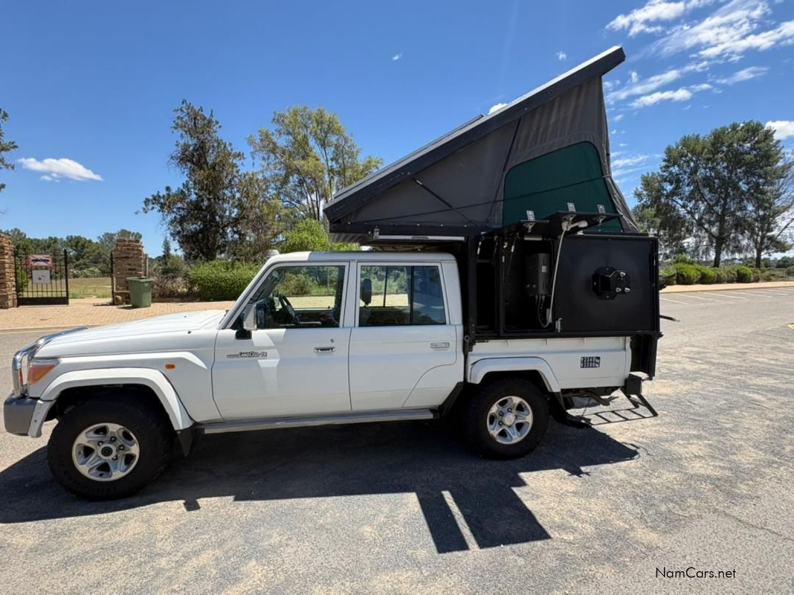 2018 Toyota Land Cruiser photo 4