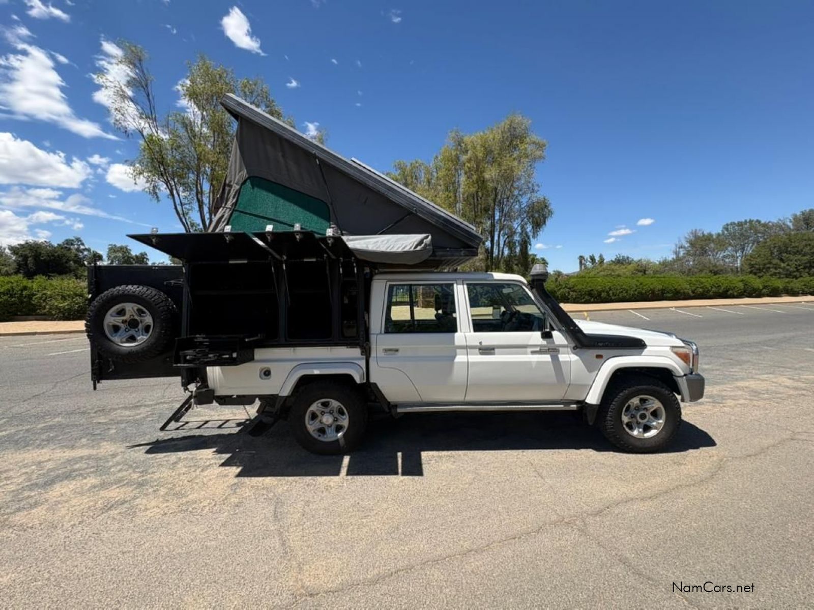 2018 Toyota Land Cruiser photo 6