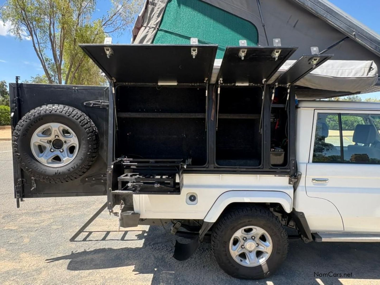 2018 Toyota Land Cruiser photo 7