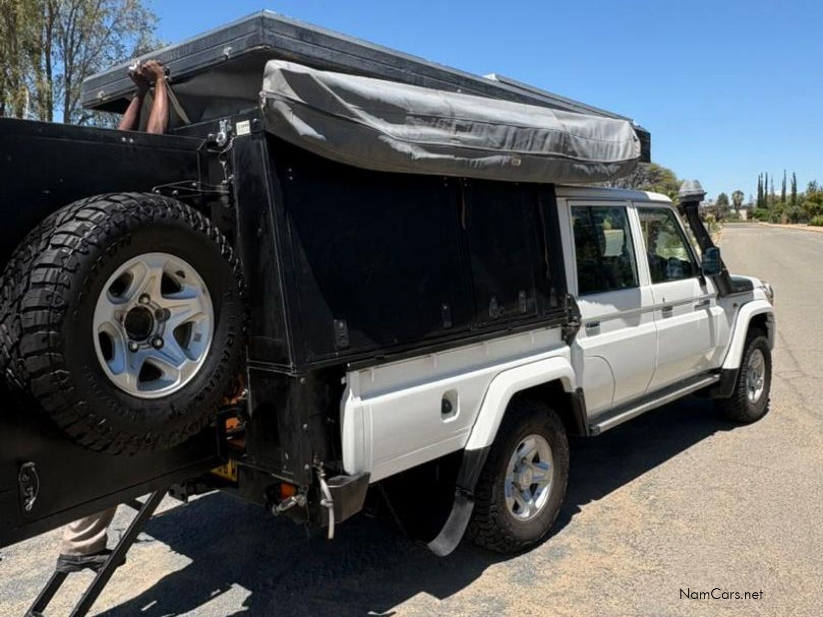 2018 Toyota Land Cruiser photo 9