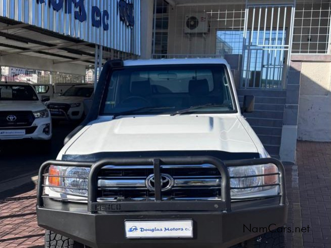 2006 Toyota Land Cruiser photo 2