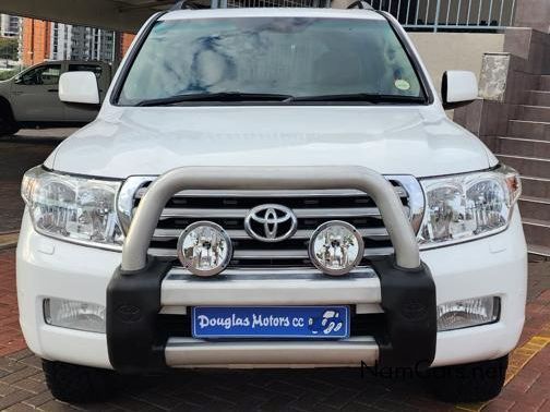 2010 Toyota Land Cruiser photo 2