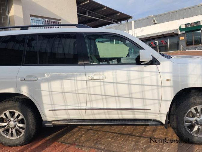 2010 Toyota Land Cruiser photo 4