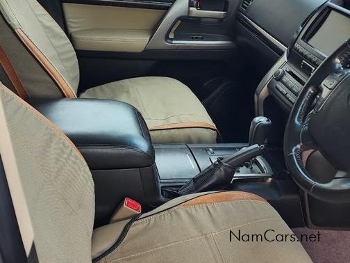 2010 Toyota Land Cruiser photo 8