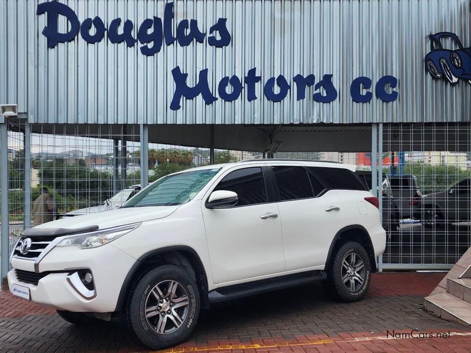 2018 Toyota Fortuner photo 1