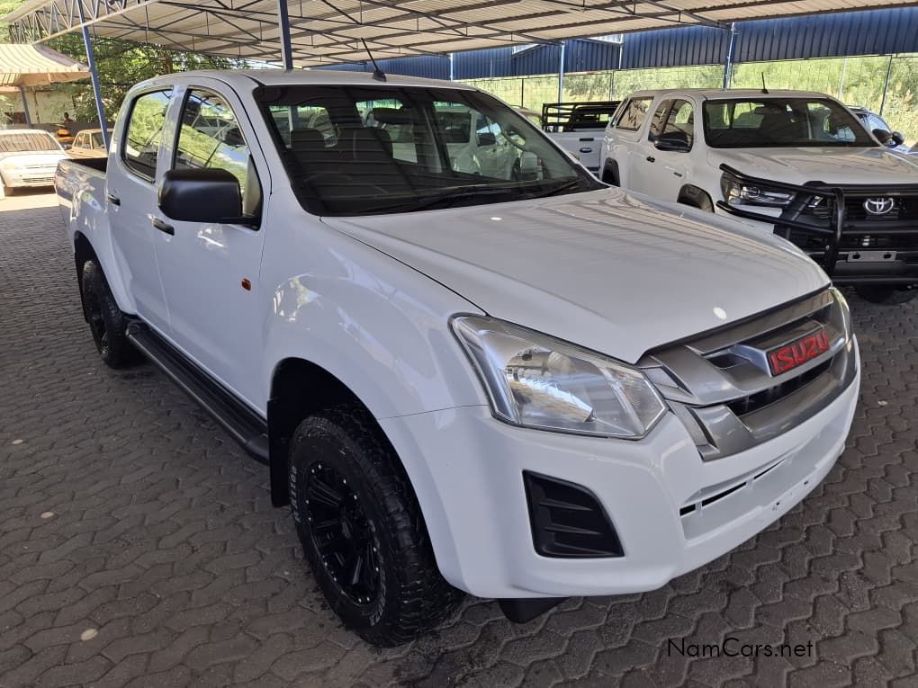 2021 Isuzu D-MAX photo 2