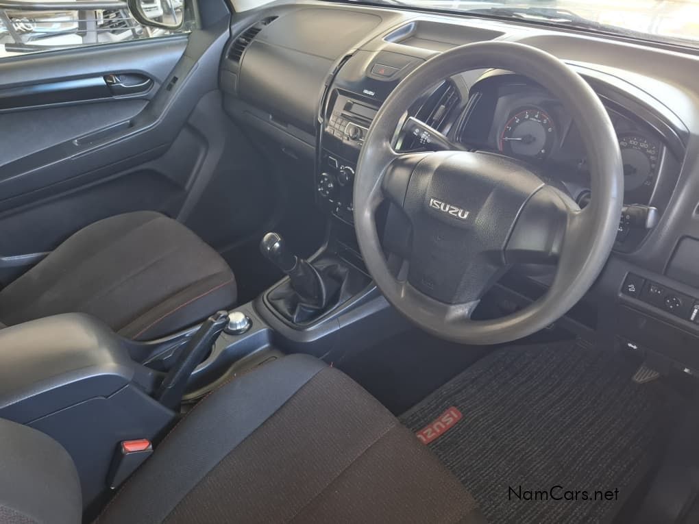 2021 Isuzu D-MAX photo 7