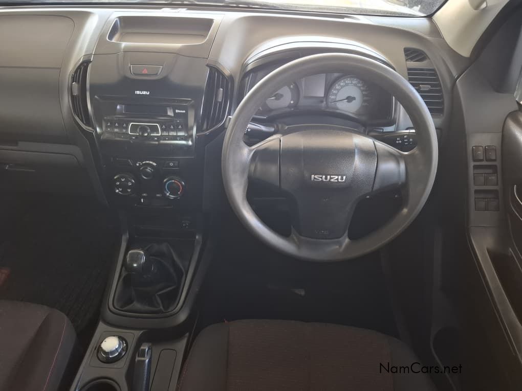 2021 Isuzu D-MAX photo 9