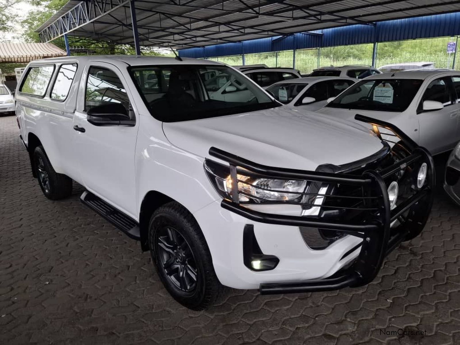 2022 Toyota Hilux photo 2