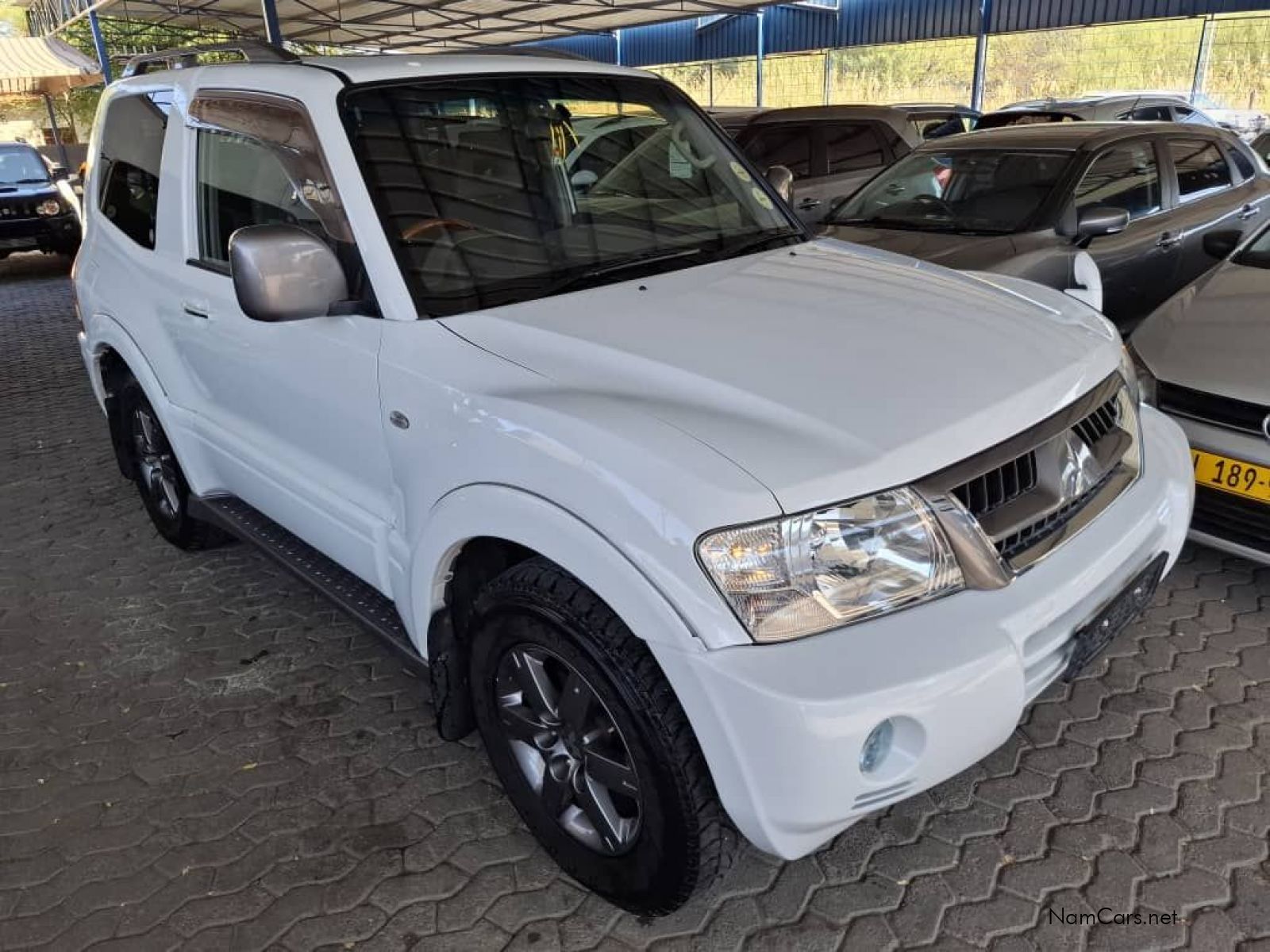 2005 Mitsubishi Pajero photo 2