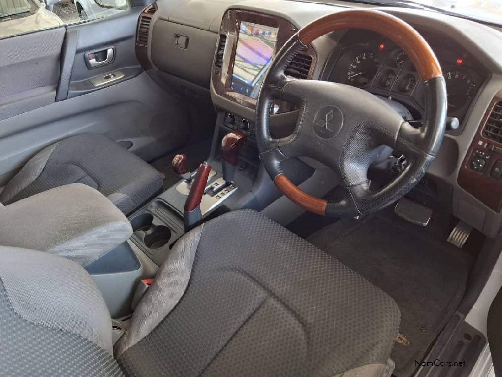 2005 Mitsubishi Pajero photo 7